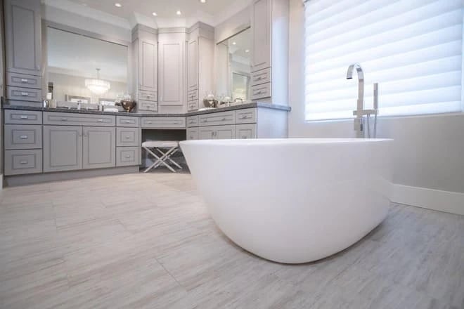 porcelain tub